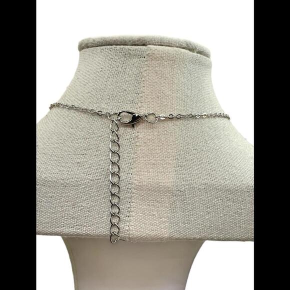 Elegant Green Crystal Hummingbird Necklace - Picture 11 of 12